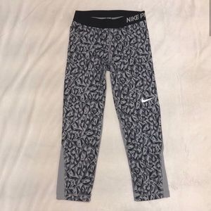 Nike Pro Cropped Leggings Grey and Black Patterned